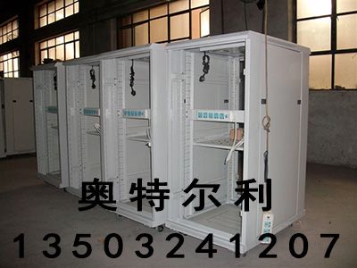 多臺(tái)聯(lián)機(jī)機(jī)柜